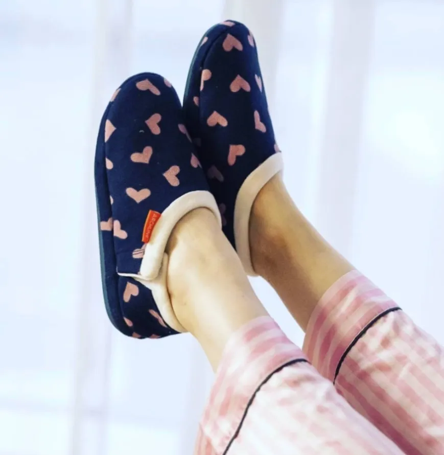 ARCHLINE Orthotic Slippers CLOSED Arch Scuffs Moccasins Pain Relief in Navy Hearts - EUR41 V563-AS401-NVYHRT-41