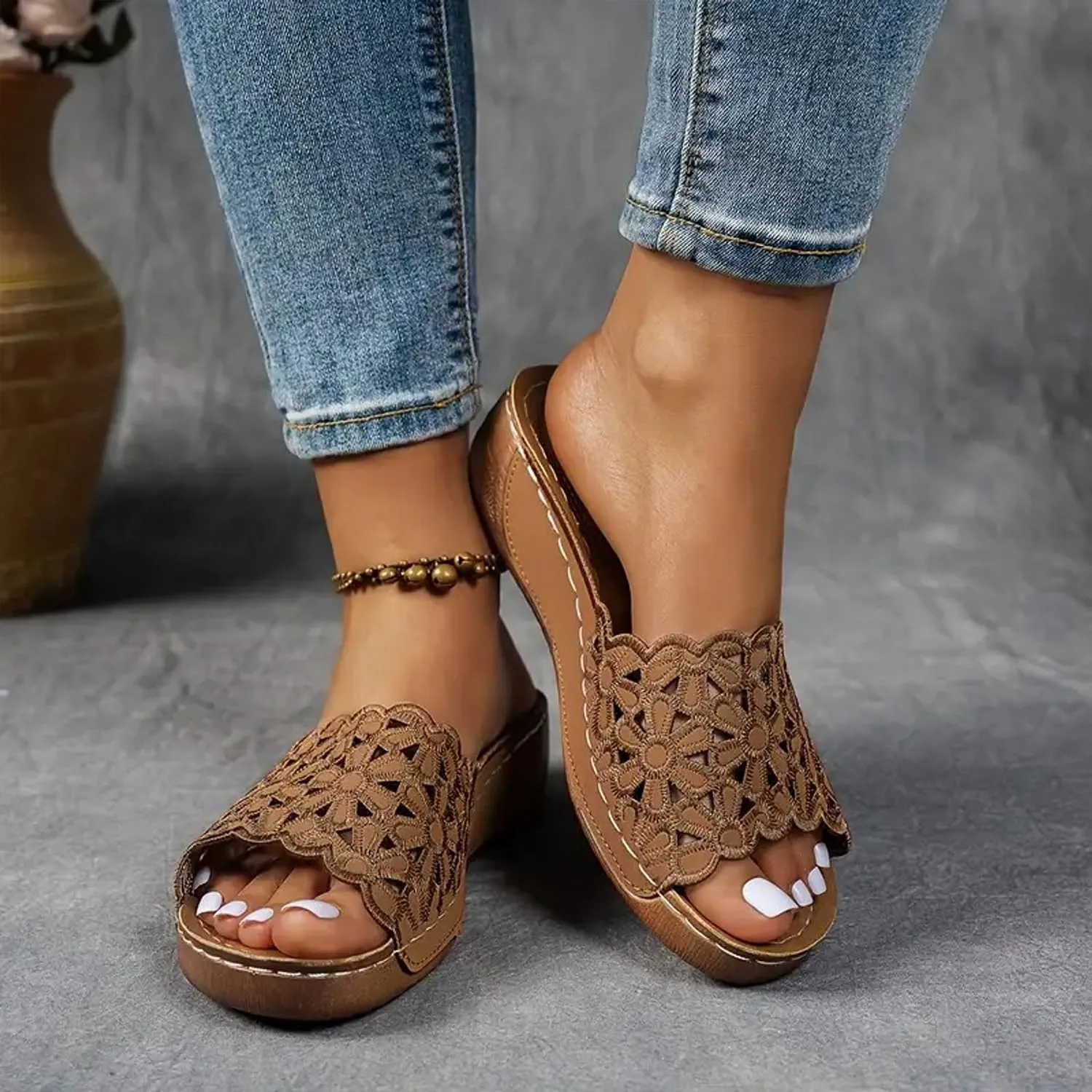 Breathable Orthopedic Open-Toe Slippers for Women, With Soft Cushioning. Arch Support