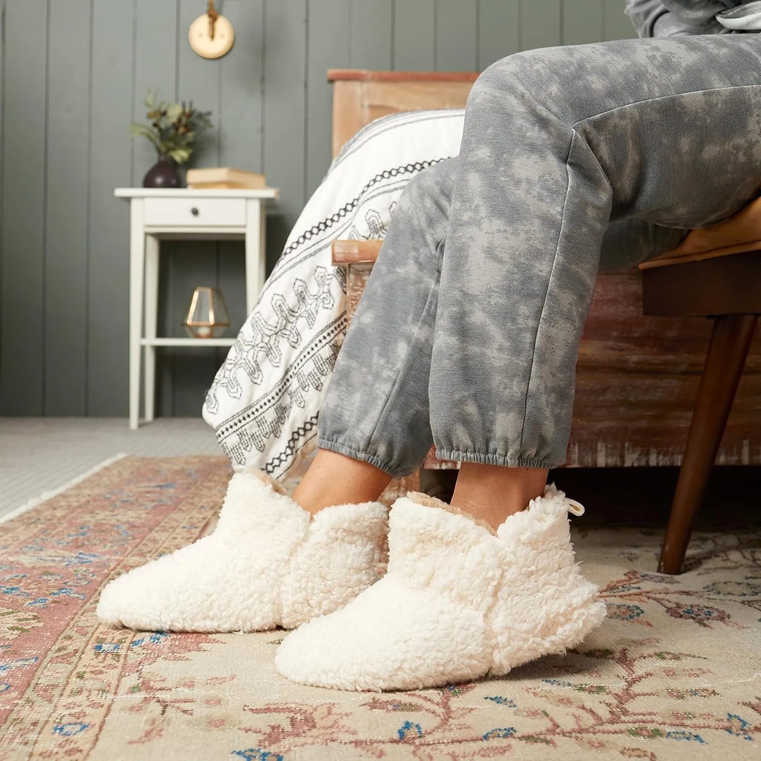 Dearfoams Women's Chelsea Faux Fuzzy Sherpa Indoor House Bootie Slipper