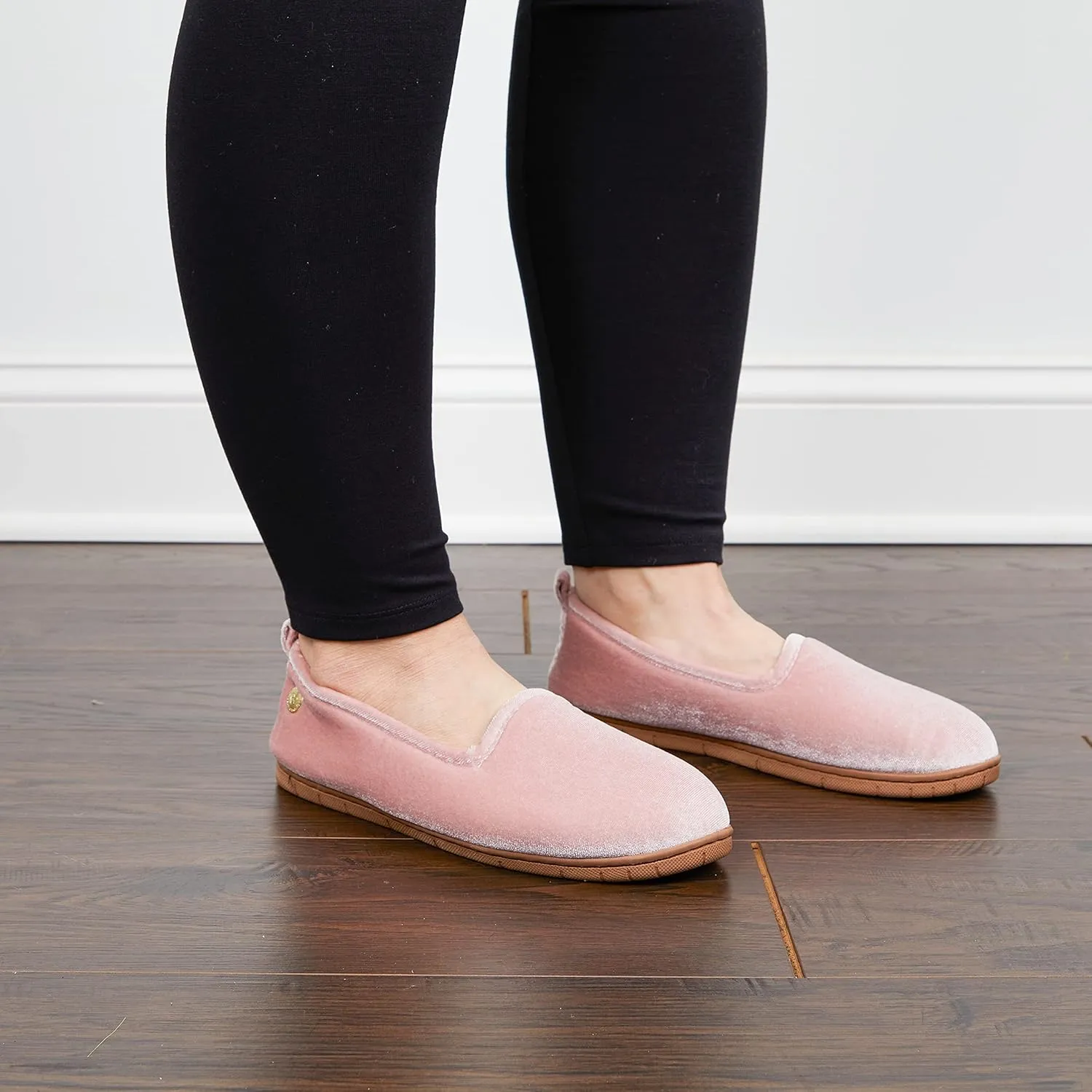 Dearfoams Women's Rachel Shiny Velour Closed Back Slipper