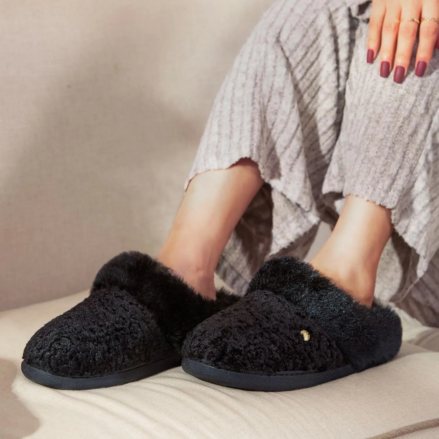 HomeTop Women's Comfy Clog Slippers Soft Warm Non-slip Indoor House Shoes with Fuzzy Collar