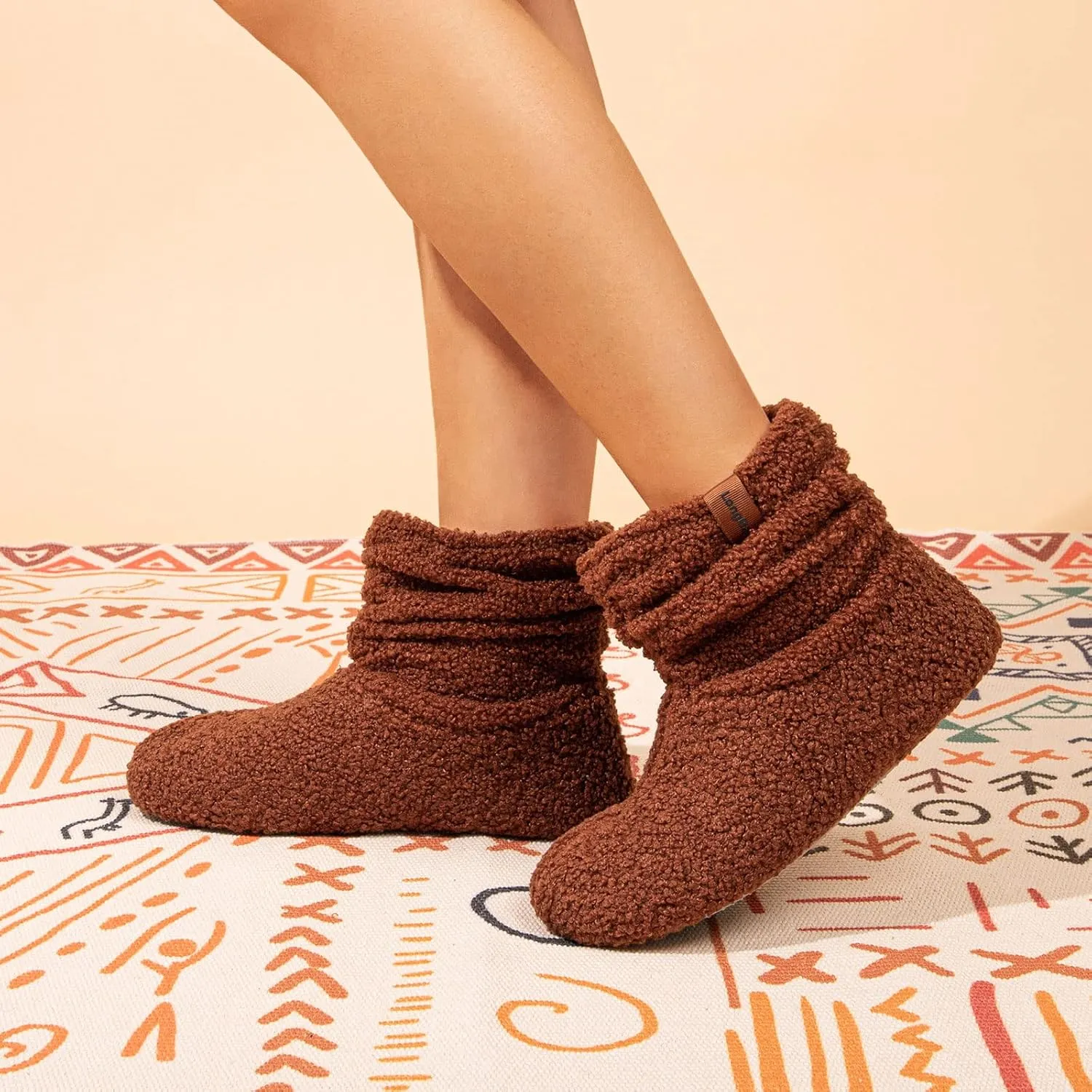 LongBay Women’s Warm Curly Fur Bootie Slippers Comfy Plush Fleece Boots Memory Foam House Shoes