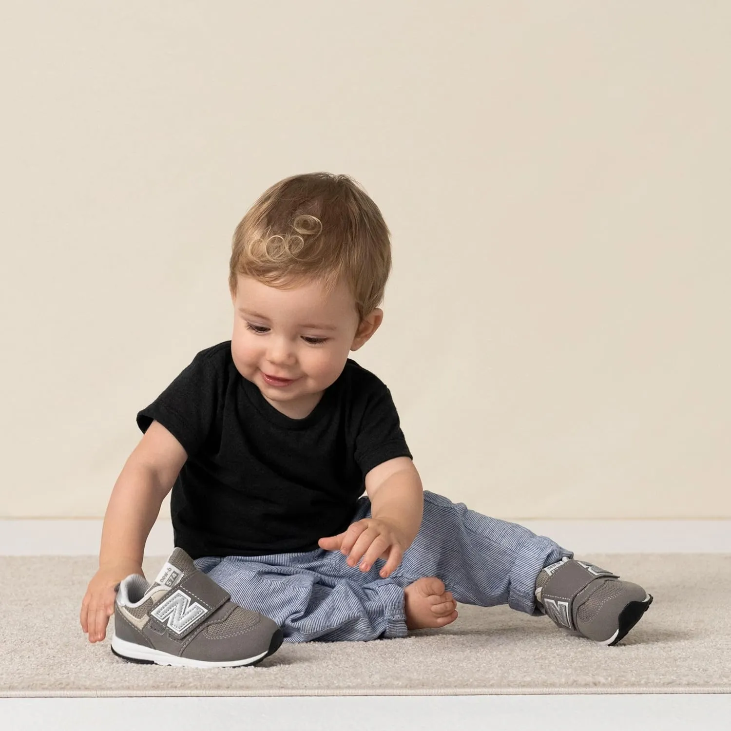 New Balance Boy's 574 New-b V1 Neo Sole Hook and Loop Sneaker