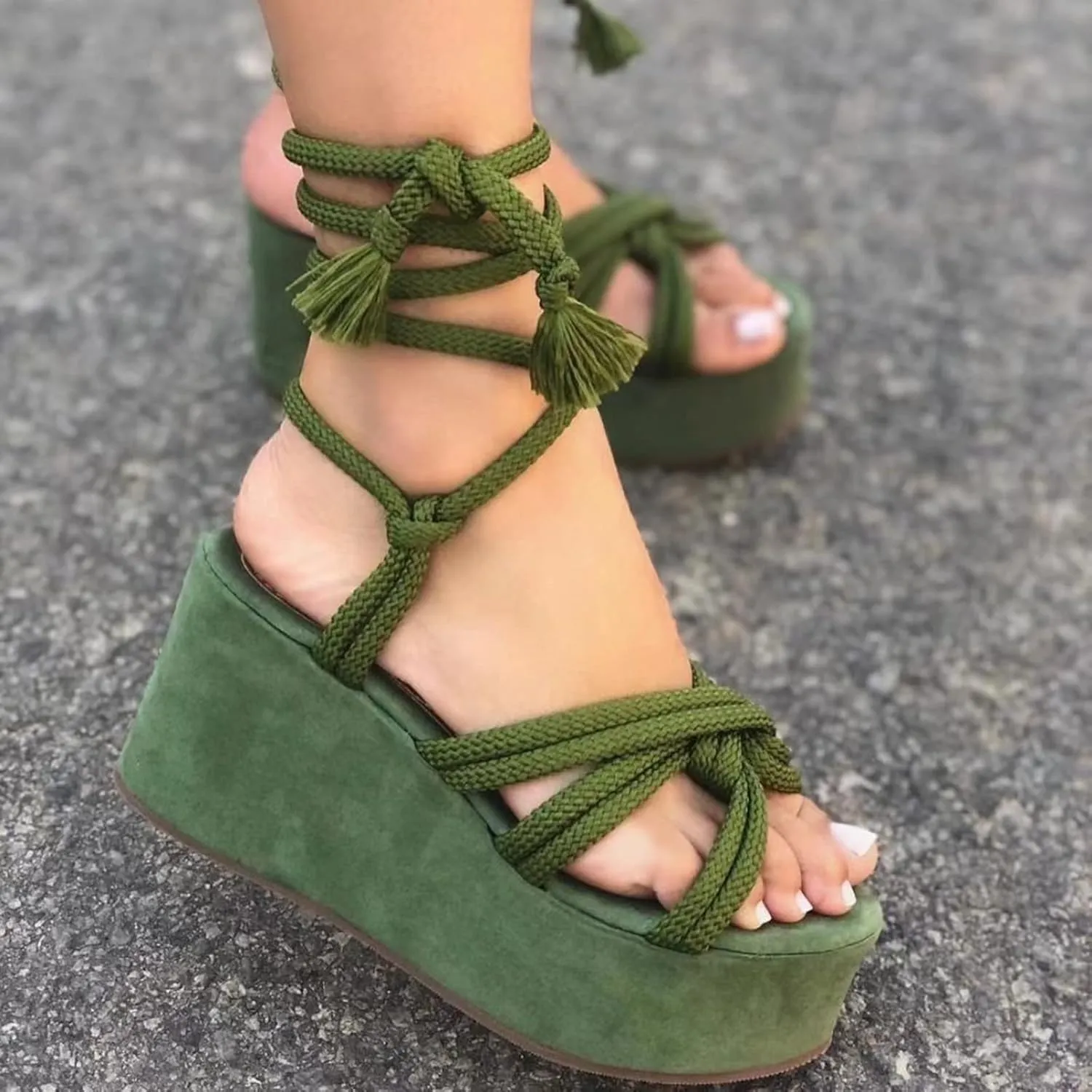 oiangi Chunky Sandals for Women Summer Casual Crossed Hemp Rope Straps Lace Up Open Toe Wedge Platform Sandals Solid Comfy Round Toe Outdoor Ladies Shoes