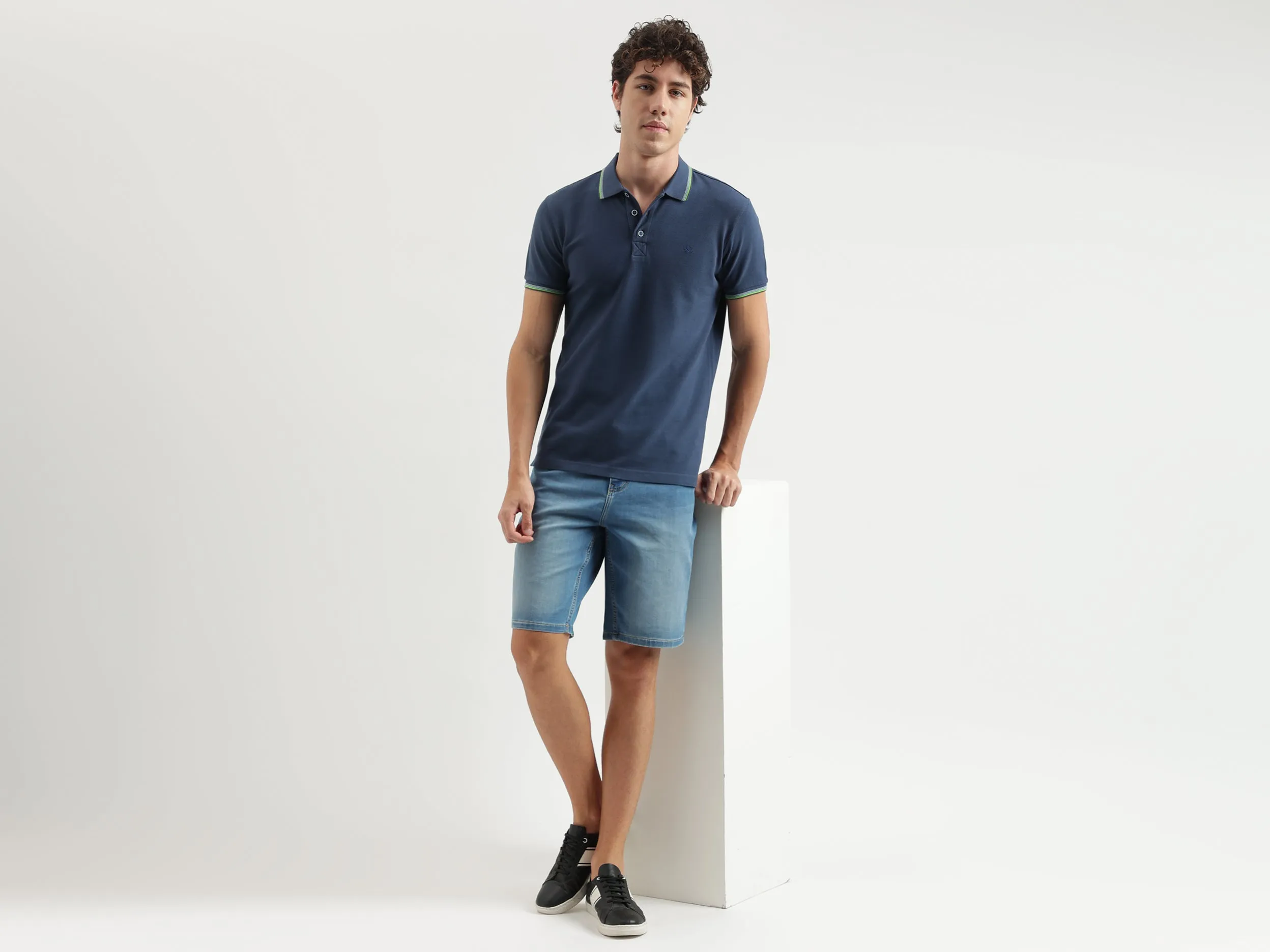 Regular Fit Polo Neck Solid Pattern T-shirt