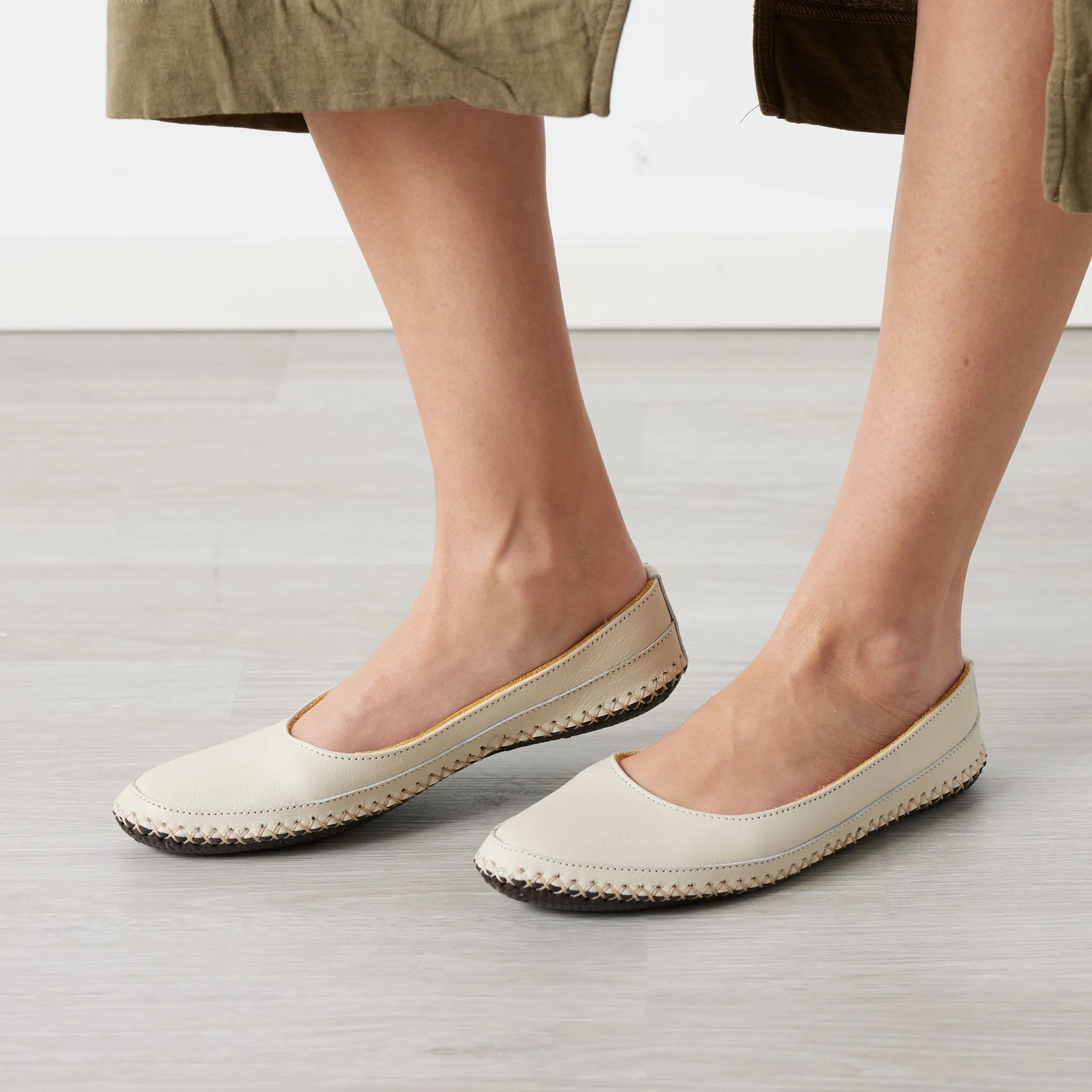 Women’s Relax Skipper: Bone